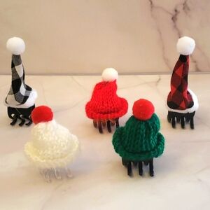 Christmas 5pc 1" Hair Claw Clip Set 2 Buffalo Plaid Santa Caps & 3 Beanies